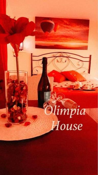 Olimpia House - Central Station Suite Bari Esterno foto