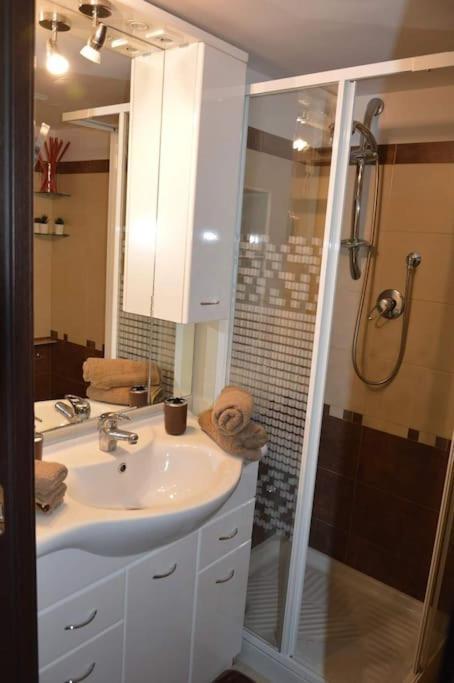 Olimpia House - Central Station Suite Bari Esterno foto