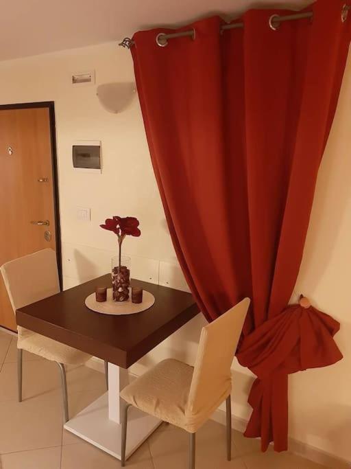 Olimpia House - Central Station Suite Bari Esterno foto